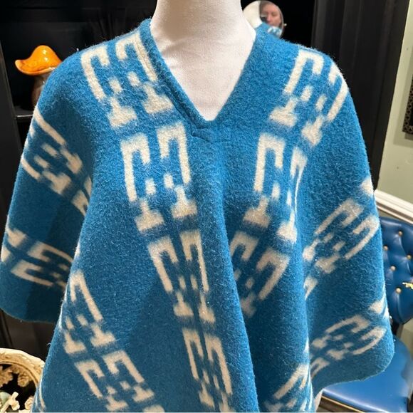 Reversible Wool Poncho One Size - Picture 2 of 14